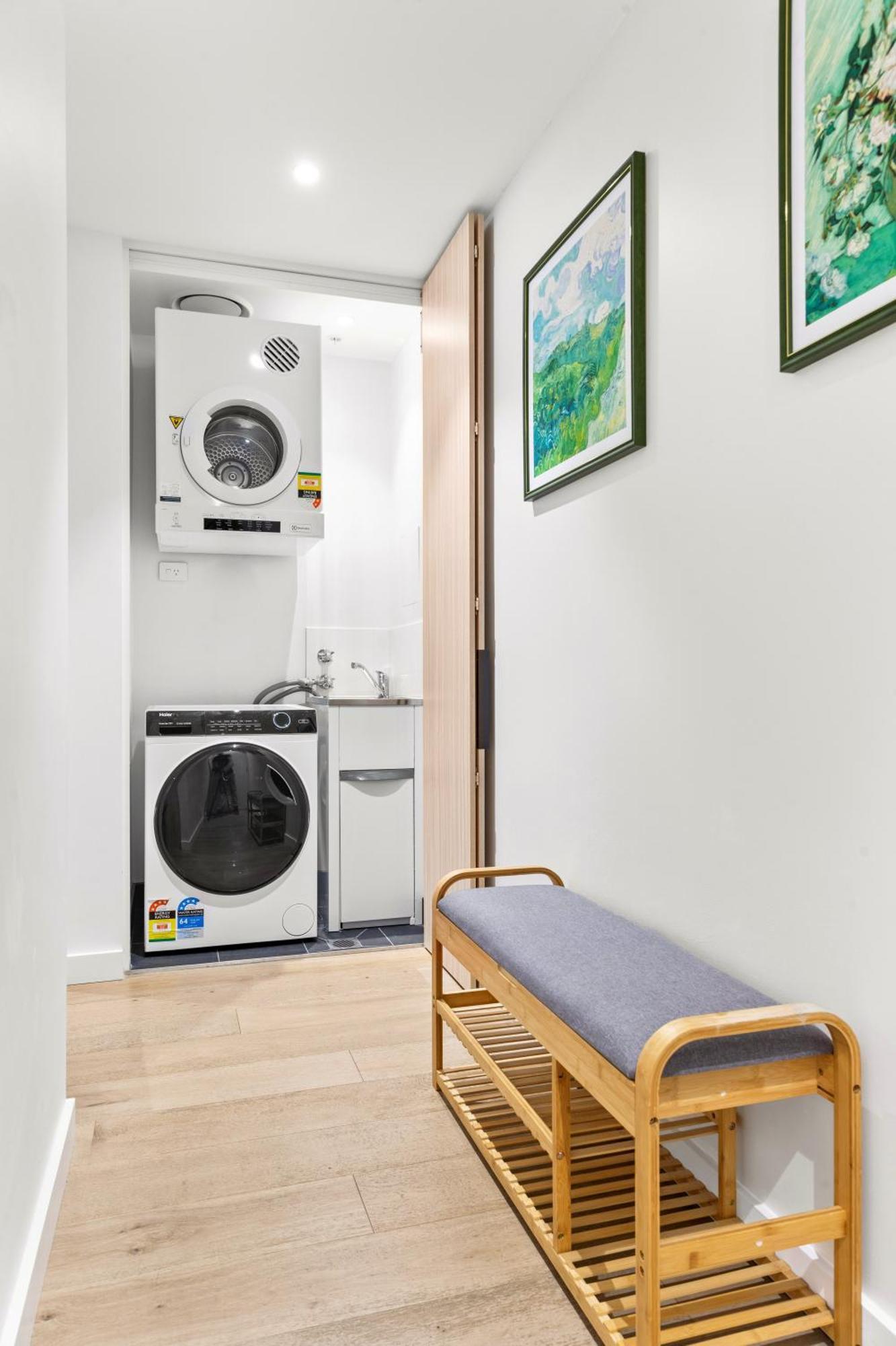 Apartment Urban Bliss 2br Abode - Luxury, Comfort , Pool, Parking